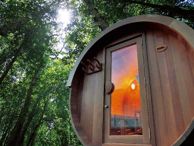 森林とバレルサウナ